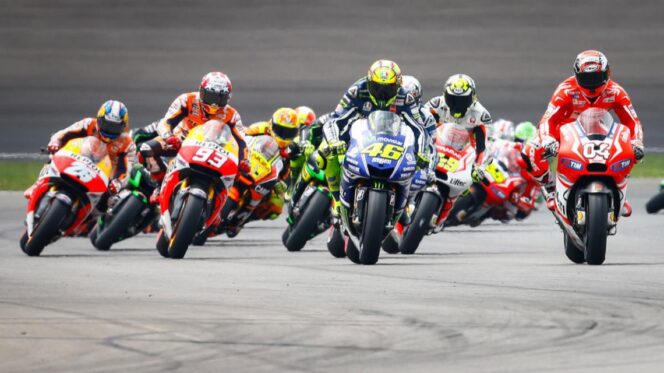 
 Vinales will be as tough for Rossi as Lorenzo – Suzuki MotoGP boss